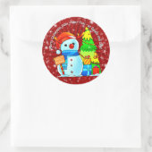 Snowman Weihnachtsbaum präsentiert Jahr Text rot Runder Aufkleber (Tasche)