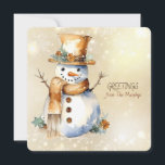 Snowman Weihnachtsgrüße aus Name Family Feiertagskarte<br><div class="desc">Ein netter,  fröhlicher Schneemann mit goldenem und braunem Accessoire und einem GREETINGS aus der Familie NAME</div>