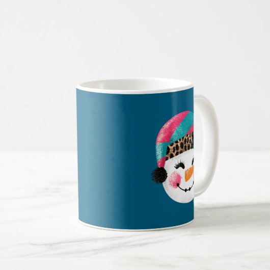 Snowman With Santa Hat And Leopard Pattern Kaffeetasse (VorderseiteRechts)