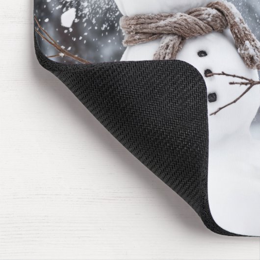 Snowmen Having a Snowball Fight Mousepad (Ecke)