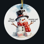 Snowmen Rund und Süß Keramik Ornament<br><div class="desc">Dieses bezaubernde Winterdesign mit einem Schneemann aus flauschigen Marshmallows mit rosa Zentren. Ein oberer Hut und ein roter Polka-Dot runden ihn ab. Die Nachricht sagt: "Rund und süß,  Schneemänner können nicht besiegt werden" Ein Aquarell-Hintergrund auch auf der Rückseite des Jahres. Passen Sie Ihre Wünsche an.</div>
