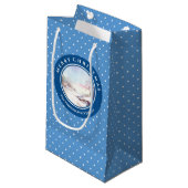 Snowy Bridge Watercolor Landschaft Weihnachten Kleine Geschenktüte (Vorderseite Schrägansicht)