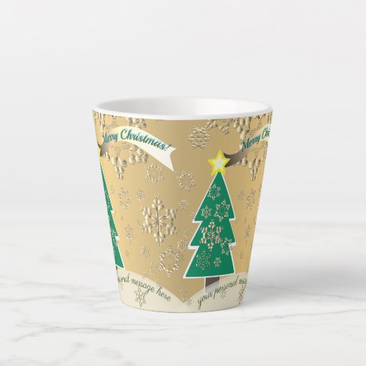 Snowy Bronze Christmas Tree Szene Latte Tasse (Vorderseite)