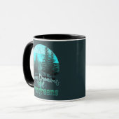 Snowy Dreams und Evergreens Retro Sunset Tasse (Vorderseite Links)