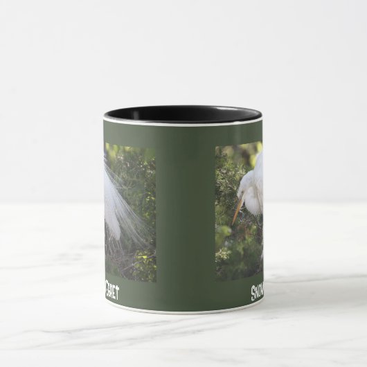 Snowy Egret mit Baby-Tasse Tasse (Zentrum)