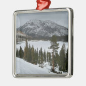 Snowy Ellery Winter Landschaft Ornament Aus Metall (Links)