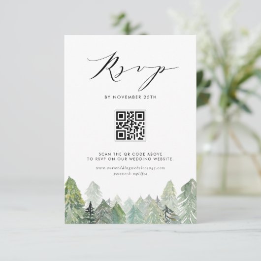 Snowy Evergreen Forest QR Code Winterhochzeit RSVP Karte (Stehend Vorderseite)