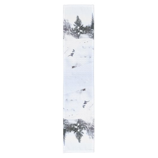 Snowy Forest Table Runner Kurzer Tischläufer (Vorderseite)