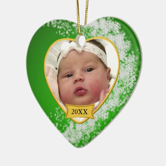 Snowy Green Baby's First Christmas Custom Keramikornament (Links)