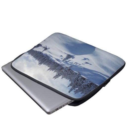 Snowy-Landschaft Laptopschutzhülle (Vorne Knopf)