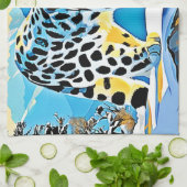 Snowy Mountain Leopard Stance Design Geschirrtuch (Gefaltet)