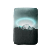 Snowy mountain mysterious blue neon light badematte (Vorderseite Vertikal)