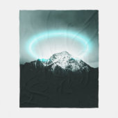 Snowy mountain mysterious blue neon light fleecedecke (Vorderseite)