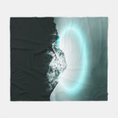 Snowy mountain mysterious blue neon light fleecedecke (Vorderseite (Horizontal))