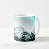 Snowy mountain mysterious blue neon light kaffeetasse (VorderseiteRechts)