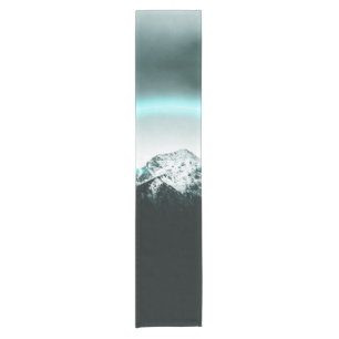 Snowy mountain mysterious blue neon light kurzer tischläufer