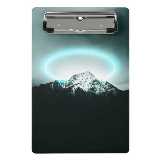 Snowy mountain mysterious blue neon light mini klemmbrett (Vorderseite)