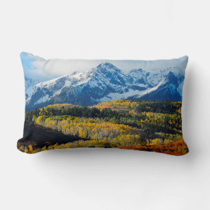 Snowy Mountain & Trees Lendenkissen