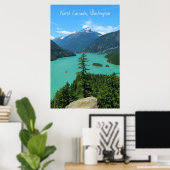 Snowy Mountain Turquoise Lake in Washington Poster (Heimbüro)
