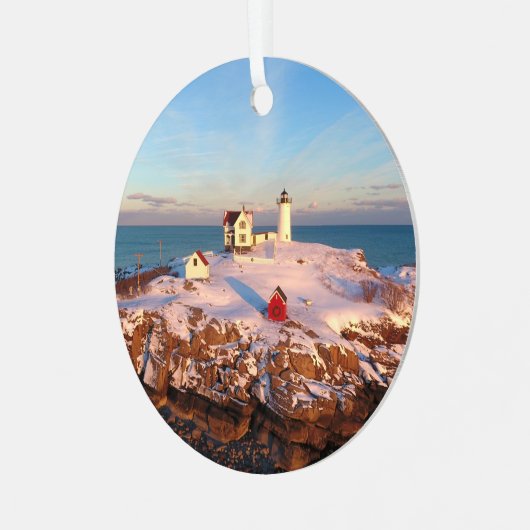 Snowy Nubble Lighthouse Ornament Aus Metall (Vorderseite links)
