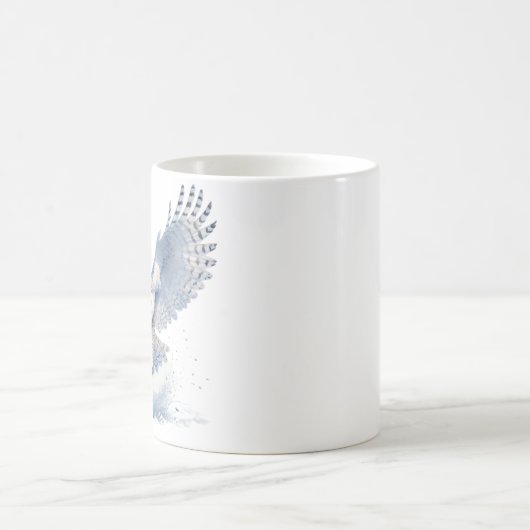 Snowy Owl in der Mitte eines Swoop in Aquarellfarb Kaffeetasse (Mittel)