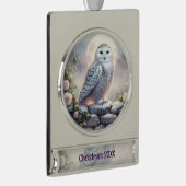 Snowy Owl in Moonlit Winter Garden Banner-Ornament Silber (Rechts)