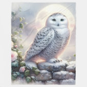 Snowy Owl in Moonlit Winter Garden Fleecedecke (Vorderseite)