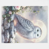 Snowy Owl in Moonlit Winter Garden Fleecedecke (Vorderseite (Horizontal))