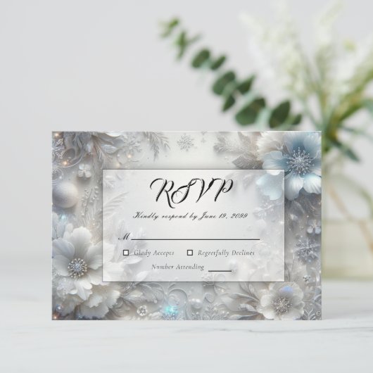Snowy Petals in Frozen Bloom Wedding RSVP Karte (Stehend Vorderseite)