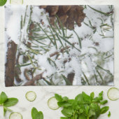 Snowy Pine Cone I Winter Nature Fotografy Geschirrtuch (Gefaltet)