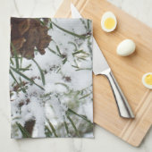 Snowy Pine Cone I Winter Nature Fotografy Geschirrtuch (Viertel Falte)