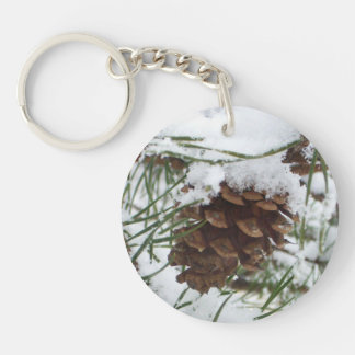 Snowy Pine Cone I Winter Nature Fotografy Schlüsselanhänger