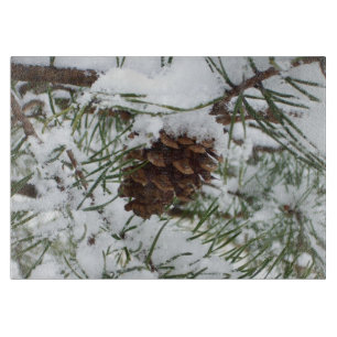 Snowy Pine Cone I Winter Nature Fotografy Schneidebrett