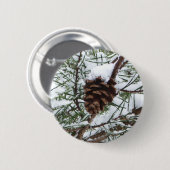 Snowy Pine Cone II Winterlandfotografie Button (Vorne & Hinten)