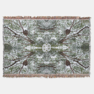 Snowy Pine Cone II Winterlandfotografie Decke