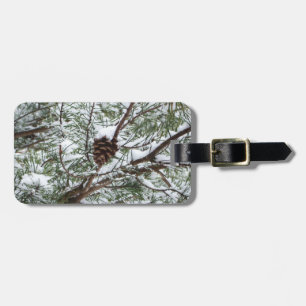 Snowy Pine Cone II Winterlandfotografie Gepäckanhänger