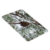 Snowy Pine Cone II Winterlandfotografie Magnet (Rechte Seite)