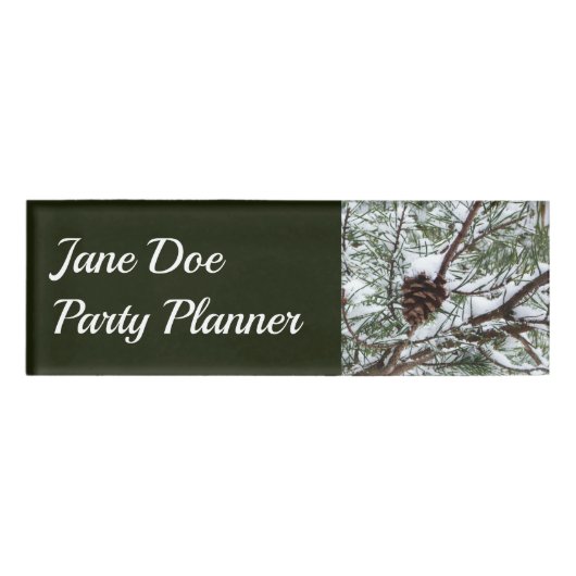 Snowy Pine Cone II Winterlandfotografie Namenschild (Vorderseite)