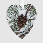 Snowy Pine Cone II Winterlandfotografie Ornament (Vorderseite)