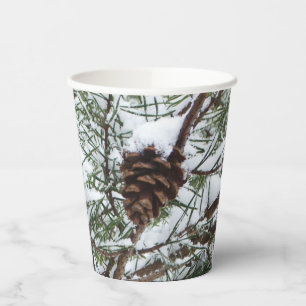 Snowy Pine Cone II Winterlandfotografie Pappbecher