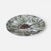 Snowy Pine Cone II Winterlandfotografie Pappteller (Schrägansicht)