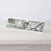 Snowy Pine Cone II Winterlandfotografie Schreibtischnamensplakette (Vorderseite )