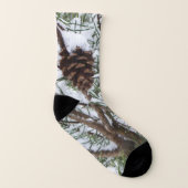 Snowy Pine Cone II Winterlandfotografie Socken (Links - Innen)