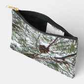 Snowy Pine Cone II Winterlandfotografie Zubehörtasche (Offen)