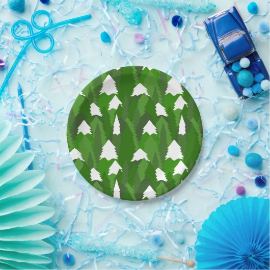 Snowy Pine Forest Pappteller (Party)