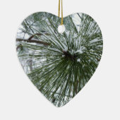 Snowy Pine Needles Winter Nature Fotografy Keramikornament (Rechts)