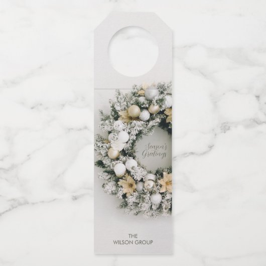 Snowy Pine Weihnachtsfest Flaschenanhänger (Vorderseite)