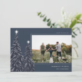 Snowy Pines | Elegantes Weihnachts-Foto Feiertagskarte (Stehend Vorderseite)