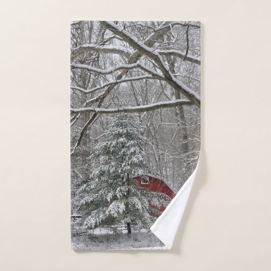 Snowy Red Barn Badhandtuch Set (Handtuch)