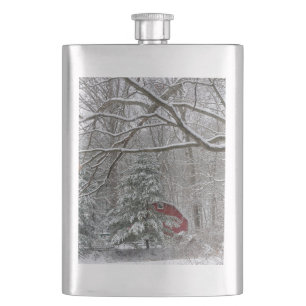 Snowy Red Barn Flachmann